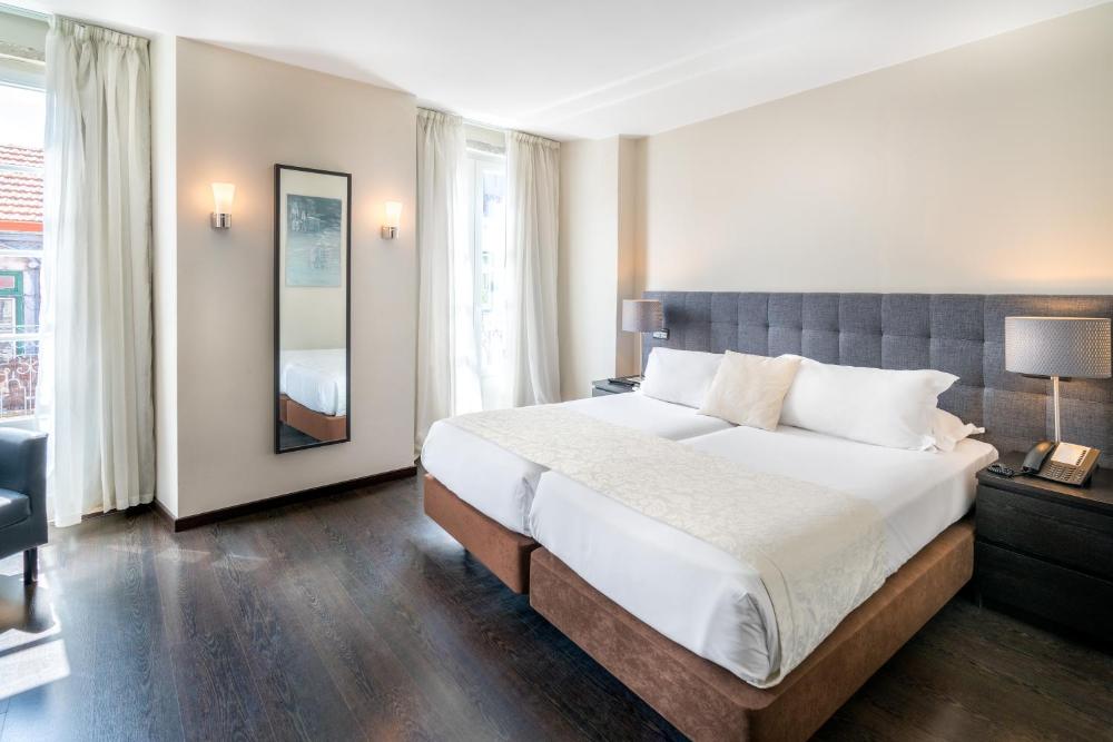 Standard Double or Twin Room interior